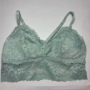 LACE BRALETTE